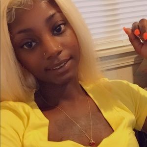 Meet your Posher, Antoya